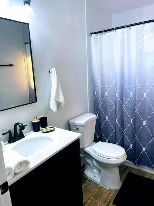 Phoenix Retreat - 2 Bedroom Home With King-Size Bed - 3 Smart Tvs - 10 Min From Airp - Unit A מראה חיצוני תמונה