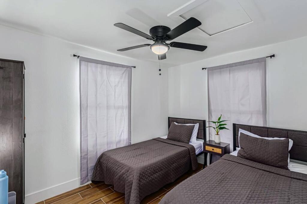 Phoenix Retreat - 2 Bedroom Home With King-Size Bed - 3 Smart Tvs - 10 Min From Airp - Unit A מראה חיצוני תמונה